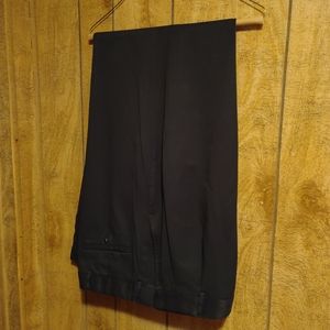 ROUND TREE AND YORK MEN'S CASUAL/ DRESS PANTS. SIZE 40/32.